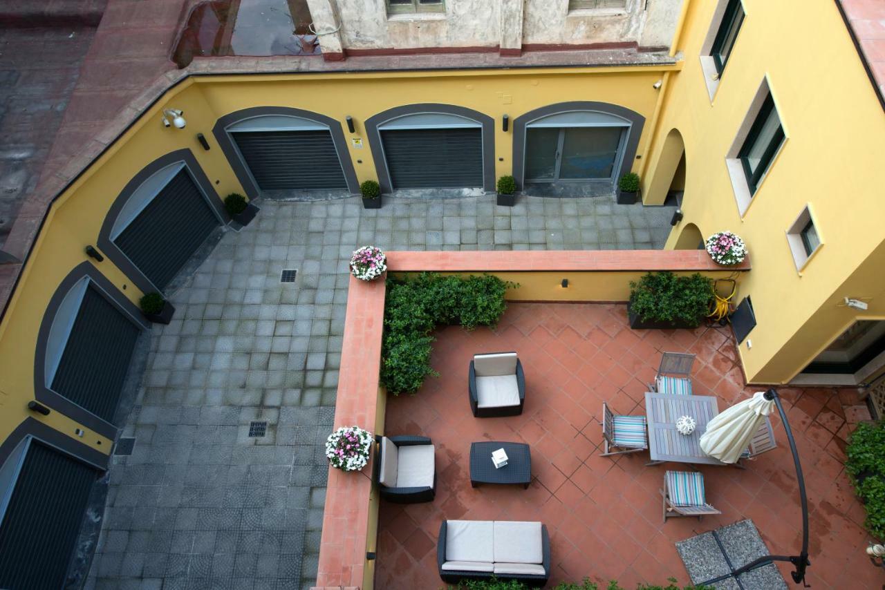 Le Terrazze Sul Cortile Apartment Salerno Luaran gambar