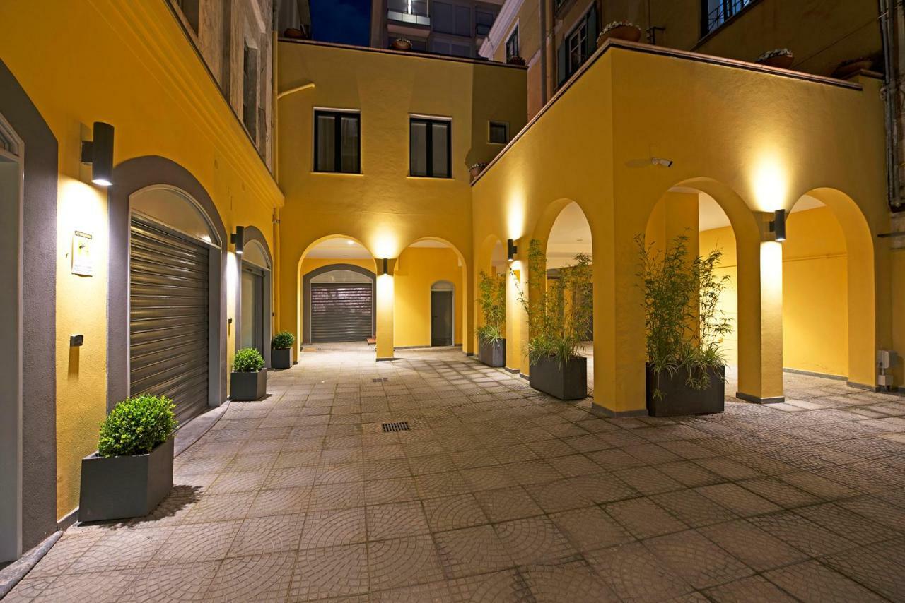 Le Terrazze Sul Cortile Apartment Salerno Luaran gambar