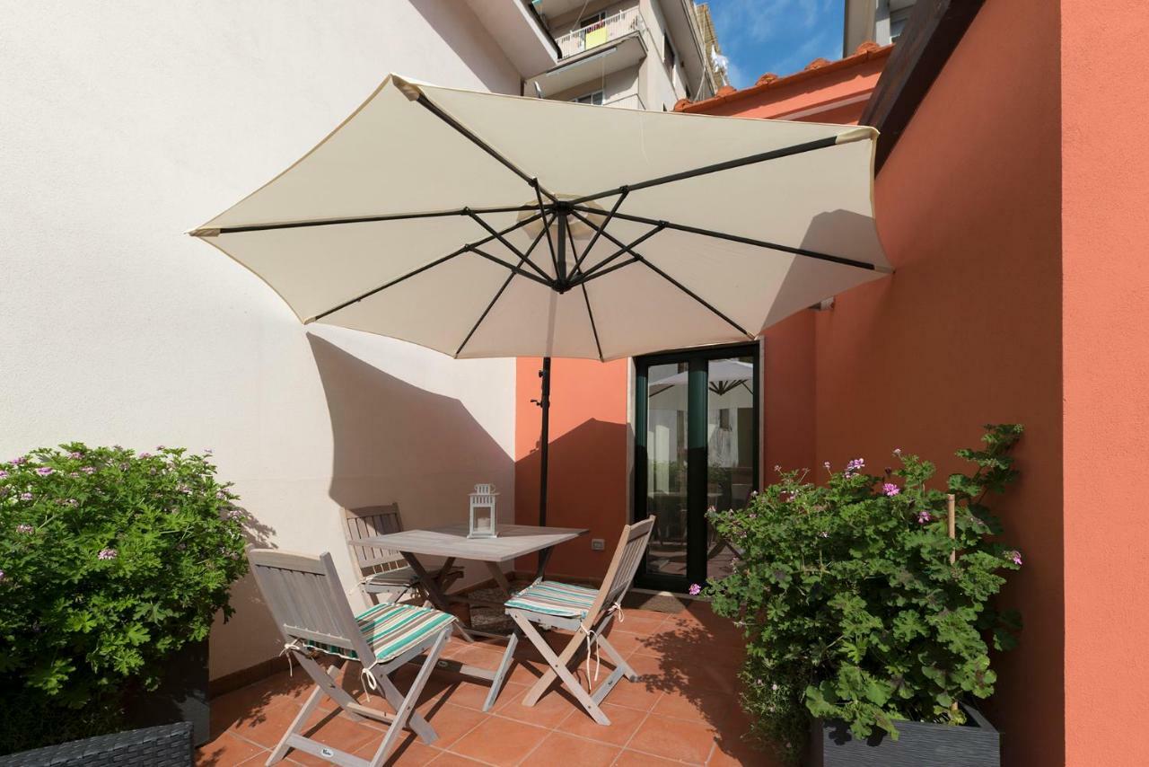 Le Terrazze Sul Cortile Apartment Salerno Luaran gambar