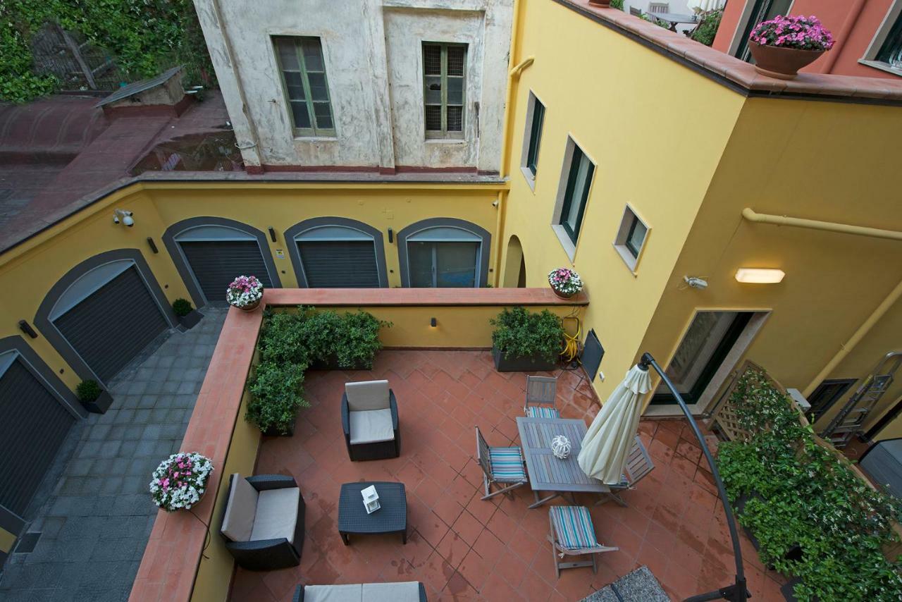 Le Terrazze Sul Cortile Apartment Salerno Luaran gambar