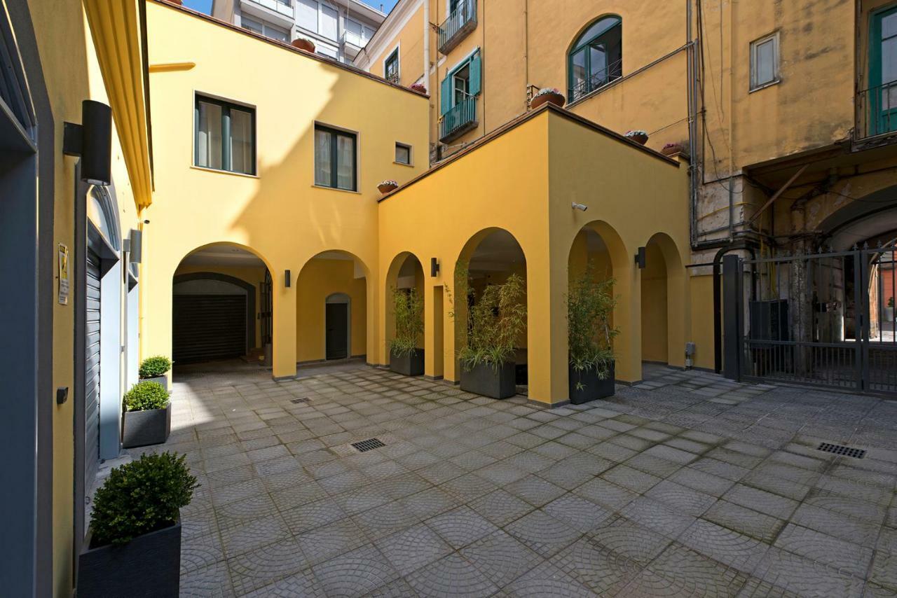 Le Terrazze Sul Cortile Apartment Salerno Luaran gambar